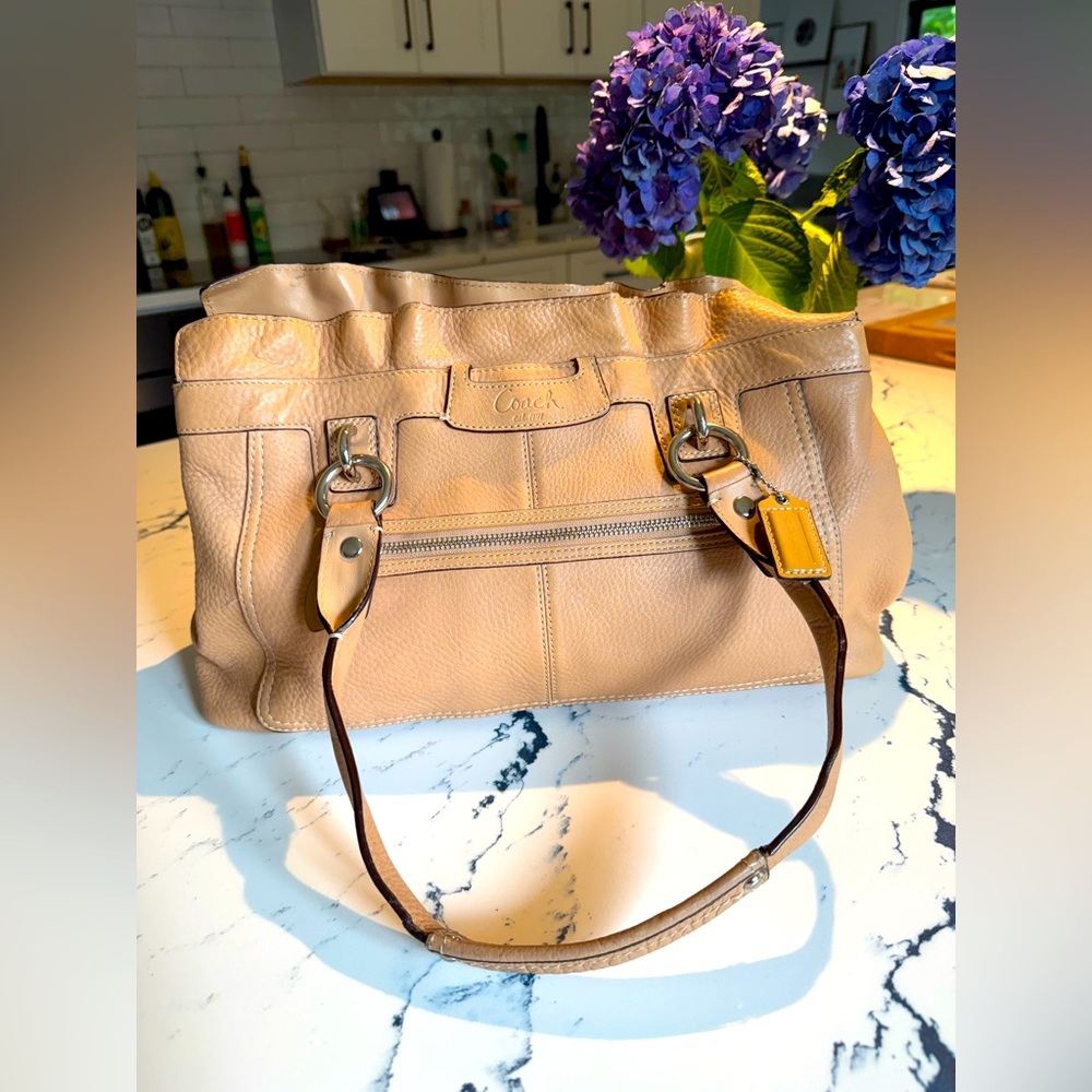 Coach Beige Leather Shoulder Bag